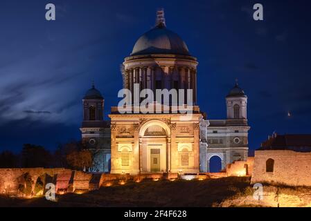 Esztergom Basilika in Ungarn. Erstaunliche evvening Foto über dieses riesige religiöse Gebäude Stockfoto