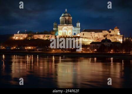 Esztergom Basilika in Ungarn. Erstaunliche evvening Foto über dieses riesige religiöse Gebäude Stockfoto