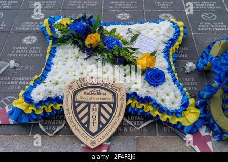 Peter Patrick Lorimer Memorial, Elland Road Leeds 20. März 202. Peter Lorimer (14. Dezember 1946 – 20. März 2021) war ein schottischer Profi-Fußballer, am besten bekannt für seine Zeit mit Leeds United und Schottland während der Ende 1960s und Anfang 1970s. Stockfoto