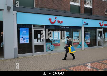 Swindon, Großbritannien, 21st. März 2021. Reisebüros, die Covid Cover und 2022 Holidays on the Parade in Swindon, Großbritannien, werben. Stockfoto