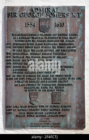 Plaque an der Wand lyme regis devon jurassic Coast england zu admiral Sir George Somers KT Stockfoto