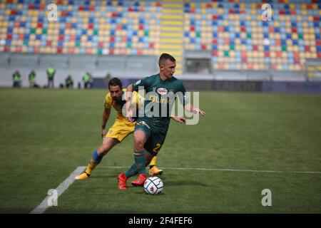 Frosinone, Italien. März 2021, 20th. Im Benito Stirpe Stadium schlug Lecce Frosinone 3-0 für das Spiel der italienischen Serie B 30th in diesem Bild John Bjorkengren (Foto von Paolo Pizzi/Pacific Press) Quelle: Pacific Press Media Production Corp./Alamy Live News Stockfoto