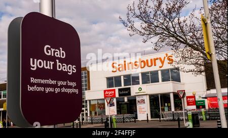 Epsom London UK, March21 2021, Sainsburys Supermarket Out of Town Superstore Stockfoto