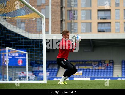 Charlton Athletic Torwart Ben Amos erwärmt sich auf dem Platz vor dem Sky Bet League One Spiel in der Plough Lane, London. Bilddatum: Samstag, 20. März 2021. Stockfoto