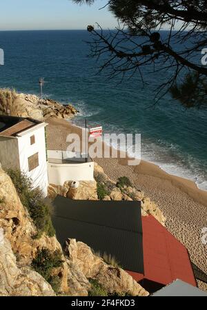 Cafe Bar Restaurant Rocapins in der Küstenstadt Calella an der Costa Brava in der Nähe von Barcelona in Katalonien Spanien EU 2019 Stockfoto