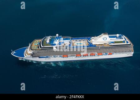 Luftaufnahme, Kreuzfahrtschiff MS Riviera der Ozeanienklasse, Cap Martin, Departement Alpes Maritimes, Region Provence Alpes Cote d'Azur, Frankreich Stockfoto