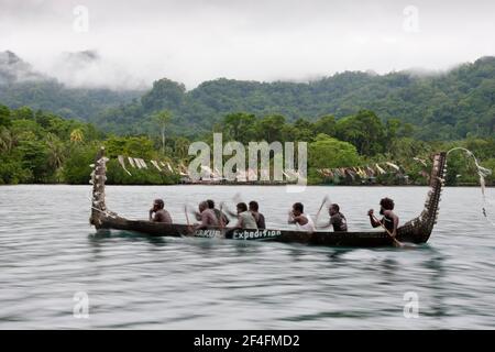 Telina Island Einheimische begrüßen Besucher, Marovo Lagune, Salomonen Stockfoto