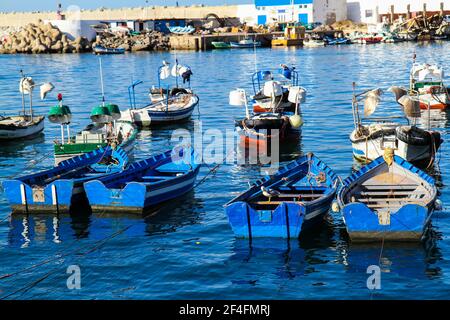 Essaouira Marokko Waterfront . die blauen Fischerboote. Stockfoto