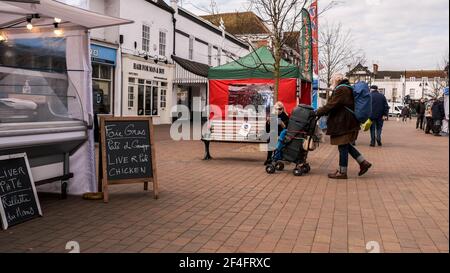 Epsom London, Großbritannien, March21 2021, Pop-up-Markt im Freien Imbissstände Stockfoto