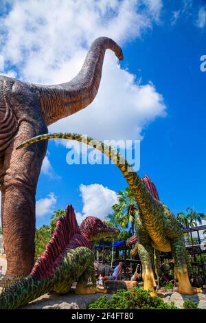 Nong Nooch Garden, PATTAYA, THAILAND - 1. April 2020: Dinosaur Valley? In Nong Nooch Tropical Botanical Garden, Pattaya, Thailand. Stockfoto