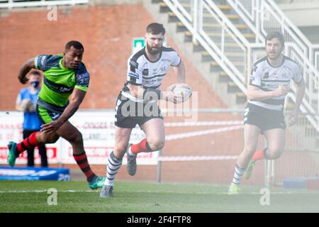 Llanelli, Großbritannien. März 2021, 21st. Ste Tirer von Widnes Vikings punktet seine Seiten zweiten Versuch. Betfred Challenge Cup, Round One Match, West Wales Raiders gegen Widnes Vikings im Stebonheath Park in Llanelli, Wales am Sonntag, 21st. März 2021. Dieses Bild darf nur für redaktionelle Zwecke verwendet werden. Nur redaktionelle Verwendung, Lizenz für kommerzielle Nutzung erforderlich. Keine Verwendung in Wetten, Spiele oder ein einzelner Club / Liga / Spieler Publikationen. PIC von Lewis Mitchell / Andrew Orchard Sport Fotografie / Alamy Live News Kredit: Andrew Orchard Sport Fotografie / Alamy Live News Stockfoto