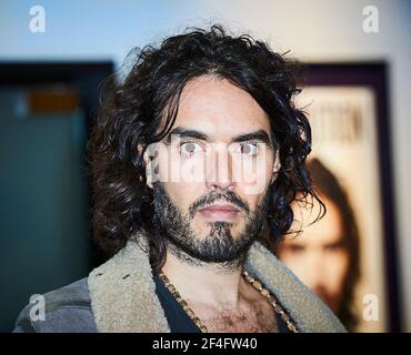 Russell Brand Fotocall und Buchunterzeichnung für sein neuestes Buch Revolution, bei Waterstones, Piccadilly, London Stockfoto