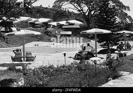 Pool im Resort, Pinar del Rio, Kuba, Pinar del Rio (Kuba : Provinz), 1964. Aus der Sammlung Deena Stryker Photographs. () Stockfoto