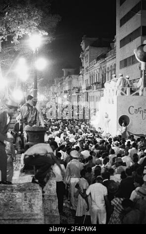 Carnaval, Havanna (Kuba : Provinz), Havanna (Kuba), Kuba, 1964. Aus der Sammlung Deena Stryker Photographs. ()