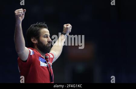 Magdeburg, Deutschland. März 2021, 21st. Handball: Bundesliga, SC Magdeburg - Füchse Berlin, Matchday 22 Magdeburger Trainer Bennett Wiegert jubelt. Quelle: Ronny Hartmann/dpa-Zentralbild/dpa/Alamy Live News Stockfoto