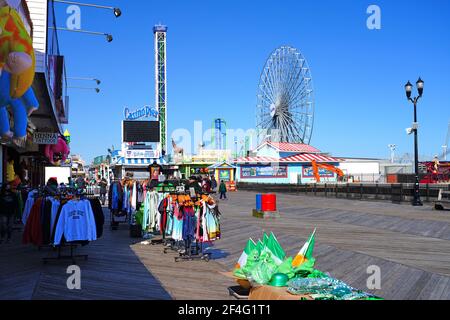 SEASIDE HEIGHTS, NJ -13 MAR 2021- Tagesansicht der Wahrzeichen Strandpromenade am Casino Pier an der New Jersey Shore, Ocean County, USA. Stockfoto