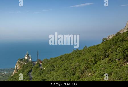 Die Kirche der Auferstehung Christi am Rande der Klippe im Dorf Foros auf Krim. Stockfoto