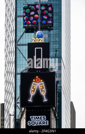 2021 Neujahrsball und Beschilderung, Times Square, NYC Stockfoto