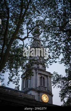 St Leonard's Church, Shoreditch, East London, erwähnt im Kinderreim 'Oranges and Lemons' Stockfoto