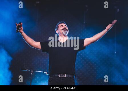 ITALIEN, FIRENZE 2017: Serj Tankian, Sänger der amerikanischen vierköpfigen Rockband "System of a Down" (auch bekannt als SOAD), tritt live auf der Bühne auf. Stockfoto