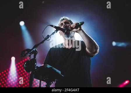 ITALIEN, FIRENZE 2017: Serj Tankian, Sänger der amerikanischen vierköpfigen Rockband "System of a Down" (auch bekannt als SOAD), tritt live auf der Bühne auf. Stockfoto