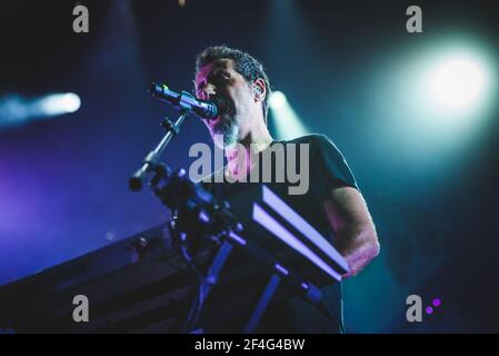 ITALIEN, FIRENZE 2017: Serj Tankian, Sänger der amerikanischen vierköpfigen Rockband "System of a Down" (auch bekannt als SOAD), tritt live auf der Bühne auf. Stockfoto