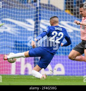 Stamford Bridge, London, 21 Mär 2021 Hakim Ziyech erzielt Chelseas zweites Tor beim Viertelfinale des Emirates FA Cup in Stamford Bridge, London Bildquelle : © Mark Pain / Alamy Live News Stockfoto