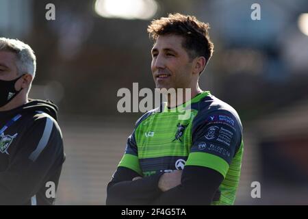 Llanelli, Großbritannien. März 2021, 21st. Gavin Henson von West Wales Raiders posiert beim Vollzeit Betfred Challenge Cup, einem Match, West Wales Raiders gegen Widnes Vikings im Stebonheath Park in Llanelli, Wales am Sonntag, 21st. März 2021. Dieses Bild darf nur für redaktionelle Zwecke verwendet werden. Nur redaktionelle Verwendung, Lizenz für kommerzielle Nutzung erforderlich. Keine Verwendung in Wetten, Spiele oder ein einzelner Club / Liga / Spieler Publikationen. PIC von Lewis Mitchell / Andrew Orchard Sport Fotografie / Alamy Live News Kredit: Andrew Orchard Sport Fotografie / Alamy Live News Stockfoto