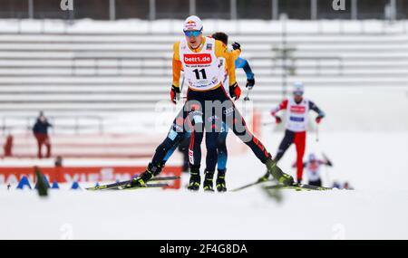 Klingenthal, Deutschland. März 2021, 21st. Nordische Ski/Nordische Kombination: Weltcup, individuell, Großschanze/10 km, Herren, Langlauf, In der Vogtlandarena. Vinzenz Geiger von Deutschland skates über die Strecke. Geiger gewann den zweiten Platz im Gesamtweltcup, reichte aber nur für den sechsten Platz im Finale in Klingenthal. Quelle: Jan Woitas/dpa-Zentralbild/dpa/Alamy Live News Stockfoto