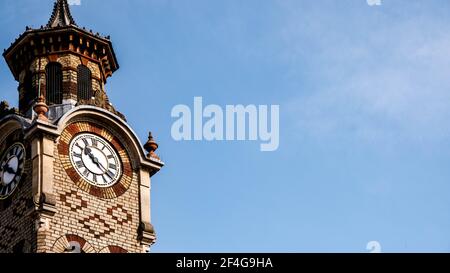 Epsom London, Großbritannien, March21 2021, Epsom High Street Clock Tower Landmark Stockfoto