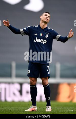 Turin, Italien. März 2021, 21st. TURIN, ITALIEN - 21. März 2021: Cristiano Ronaldo von Juventus FC sieht während der Serie A Fußballspiel zwischen Juventus FC und Benevento Calcio niedergeschlagen. (Foto von Nicolò Campo/Sipa USA) Quelle: SIPA USA/Alamy Live News Stockfoto