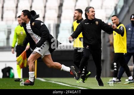 Turin, Italien. März 2021, 21st. TURIN, ITALIEN - 21. März 2021: Filippo Inzaghi, Cheftrainer von Benevento Calcio, feiert am Ende der Serie EIN Fußballspiel zwischen Juventus FC und Benevento Calcio. (Foto von Nicolò Campo/Sipa USA) Quelle: SIPA USA/Alamy Live News Stockfoto