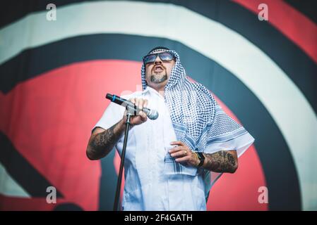 ITALIEN, FIRENZE 2017: B-Real, Rapper/Sänger der amerikanischen Rap/Rock-Supergruppe Prophets of Rage (bestehend aus Mitgliedern von Rage agains the Machine, Cypress Hill und Public Enemy), live auf der Bühne. Stockfoto