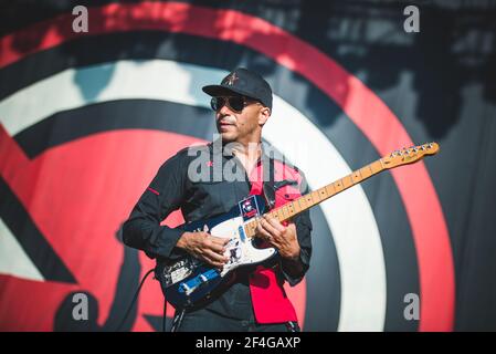 ITALIEN, FIRENZE 2017: Tom Morello, Gitarrist der amerikanischen Rap/Rock-Supergruppe Prophets of Rage (bestehend aus Mitgliedern von Rage agains The Machine, Cypress Hill und Public Enemy), live auf der Bühne. Stockfoto