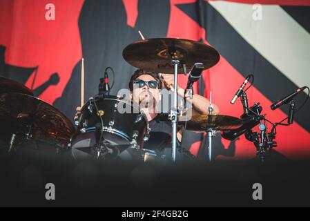 ITALIEN, FIRENZE 2017: Brad Wilk, Schlagzeuger der amerikanischen Rap/Rock-Supergruppe Prophets of Rage (bestehend aus Mitgliedern von Rage agains The Machine, Cypress Hill und Public Enemy), live auf der Bühne. Stockfoto