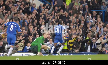 CHELSEA V MAN CITY 27/10/2007. KALOU NACH SEINEM 1ST TOR.BILD DAVID ASHDOWN Stockfoto