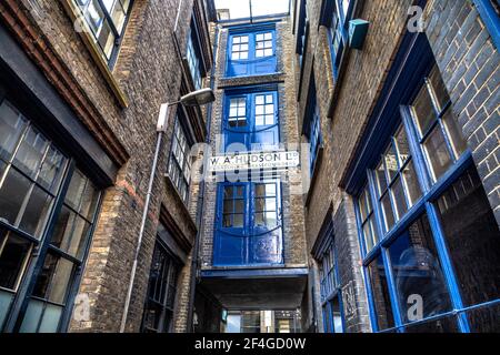 Ladetüren des ehemaligen W A Hudson Ltd Möbelwerkstatt Brassfounders, Shoreditch, London, UL Stockfoto