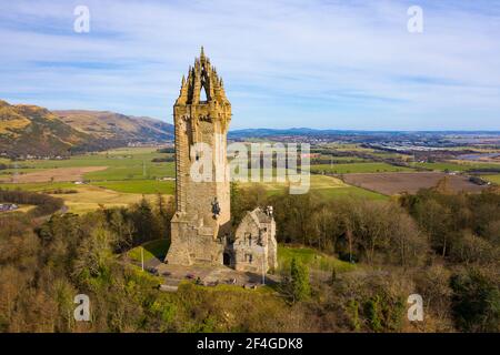 Luftaufnahme des National Wallace Monument (geschlossen während covid-19 Lockdown) , Stirling, Schottland, Großbritannien Stockfoto