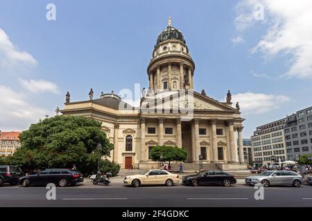 BERLIN - 23. Mai 2014: Die neue Kirche (Deutscher Dom oder deutsche Kathedrale) in Berlin, Deutschland Stockfoto