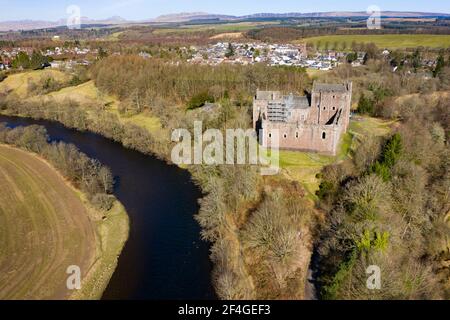 Luftaufnahme von Doune Castle über dem Fluss Teith in der Nähe von Doune, Stirling District, Central, Schottland, Großbritannien Stockfoto