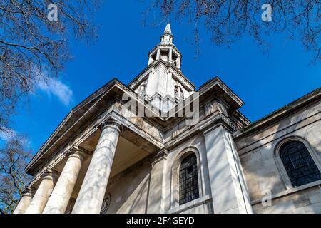 Außenansicht der Shoreditch Kirche (St. Leonard's Shoreditch), London, Großbritannien Stockfoto