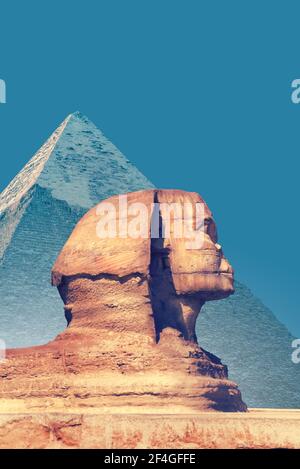 Große ägyptische Sphinx und Pyramide von Khepre (Chefren) in Giza, Kairo. Stockfoto