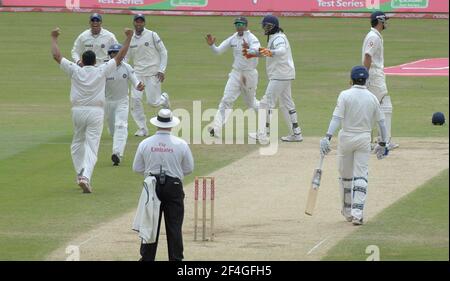 3RD TEST ENGLAND V INDIEN AM OVAL. 5th TAG 13 /8/2007. COOK OUT TO KUMBLE BILD DAVID ASHDOWN Stockfoto