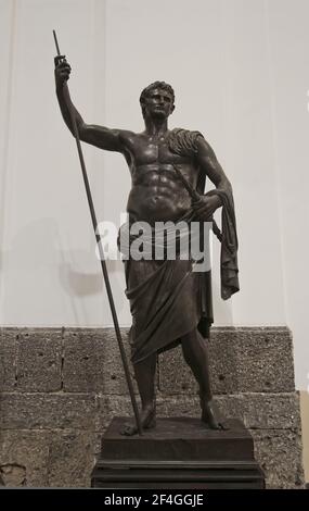 Augustus, erster römischer Kaiser (27 v. Chr.-14 n. Chr.) deified als Jupiter. Mitte 1st Cent. ANZEIGE Bronzestatue aus dem Augusteum, Herculaneum. Italien. Stockfoto