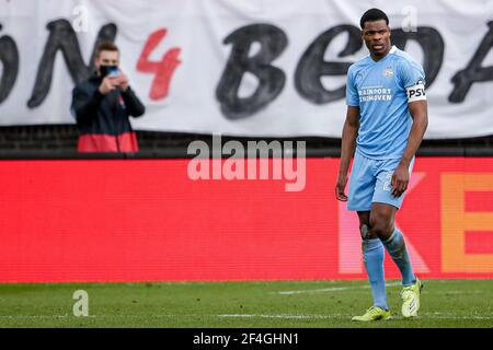 ALKMAAR, NIEDERLANDE - 21. MÄRZ: Denzel Dumfries vom PSV enttäuschte nach dem Gegentor beim niederländischen Eredivsie-Spiel zwischen AZ und PSV auf der AFAS St Stockfoto