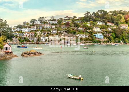 Blick vom Kriegsflotte Creek im Hafen von Dartmouth und Kingswear an der River Dart, Devon, England, UK Stockfoto