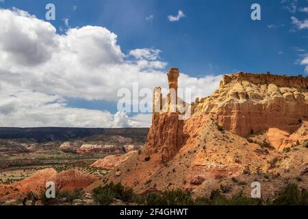 Chimney Rock auf der Ghost Ranch in New Mexico, USA Stockfoto