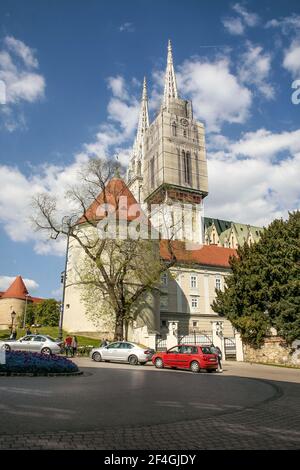 Zagreb, Kroatien, Republika Hrvatska, Europa. Zagreb Kathedrale der Himmelfahrt der seligen Jungfrau Maria, befindet sich auf dem Kaptol Platz, die Kathedrale ist den Königen St. Stephan und St. Ladislaus gewidmet. Architektonischer Stil: Neogotisch, 13th Jahrhundert. Stockfoto