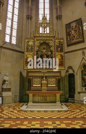 Zagreb, Kroatien, Republika Hrvatska, Europa. Zagreb Kathedrale der Himmelfahrt der seligen Jungfrau Maria, befindet sich auf dem Kaptol Platz, die Kathedrale ist den Königen St. Stephan und St. Ladislaus gewidmet. Baustil: Neugotisch, 13th. Jh., Innenraum der Kirche, Seitenkapelle. Stockfoto