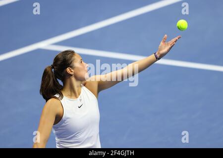 Daria Kasatkina von Russland spielt gegen Margarita Gasparyan von Russland während der St.Petersburg Ladies Trophy 2021 Tennisturnier in Sibur Arena. Endergebnis: (Daria Kasatkina 2-0 Margarita Gasparyan) Stockfoto